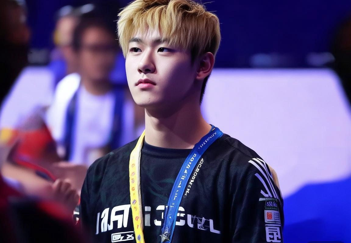 DRX冠军上单Kingen入伍服兵役